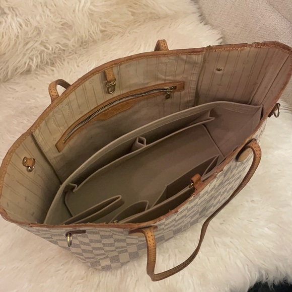 Louis Vuitton Damier Azur MM Neverfull - Picture 8 of 17